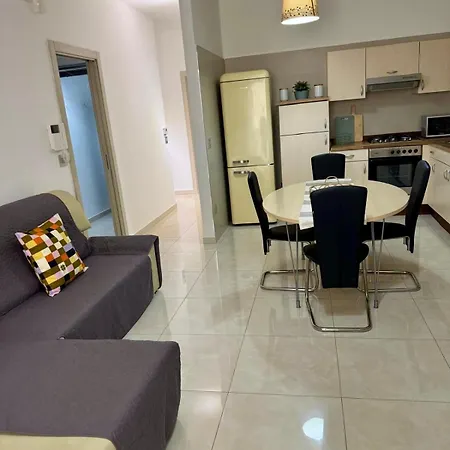 Hector House Apartment *