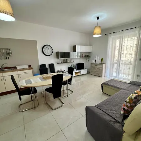 Hector House Apartment *